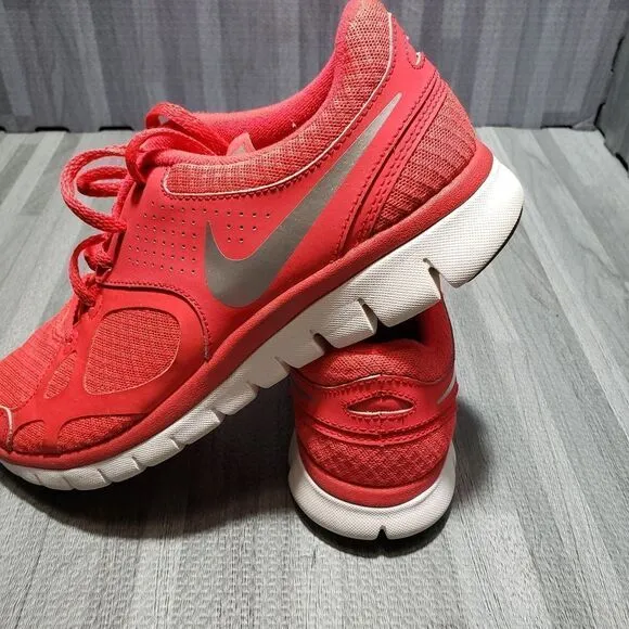 Nike flex women red running shoes