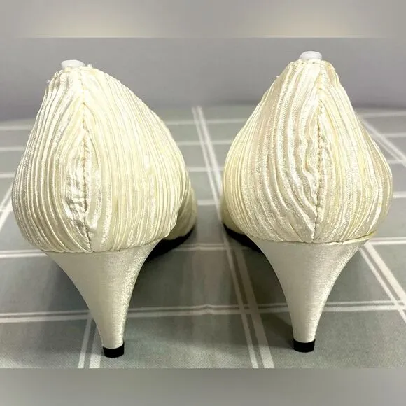 Nina Vtg 80s Champagne Ruched Satin Fabric Womens Size 8 N Slip on Heel Dress Up
