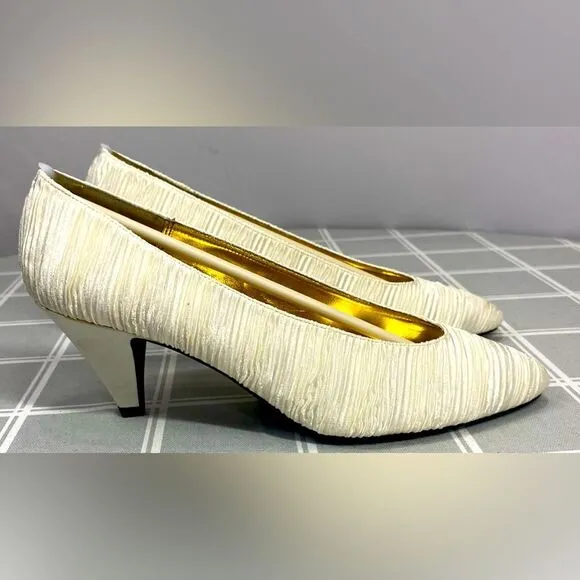 Nina Vtg 80s Champagne Ruched Satin Fabric Womens Size 8 N Slip on Heel Dress Up