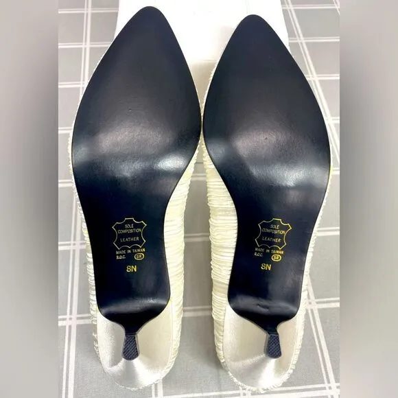 Nina Vtg 80s Champagne Ruched Satin Fabric Womens Size 8 N Slip on Heel Dress Up