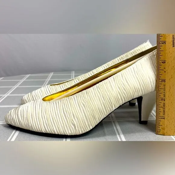 Nina Vtg 80s Champagne Ruched Satin Fabric Womens Size 8 N Slip on Heel Dress Up