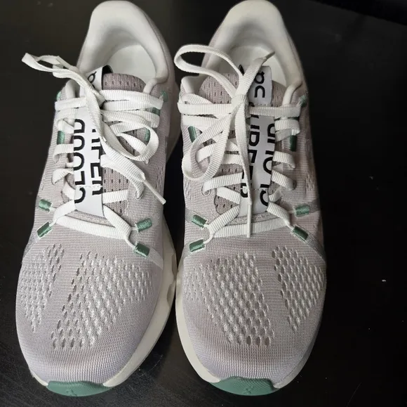 NWB On Cloudsurfer Size 8 Womens Running Shoe Pearl/Ivory
