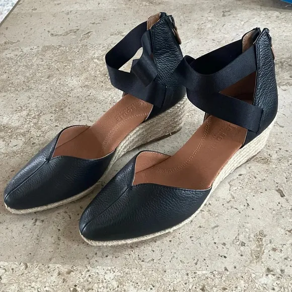 NWOB Gentle Souls by Kenneth Cole Orya Espadrille Wedge Sandal Black Leather 8