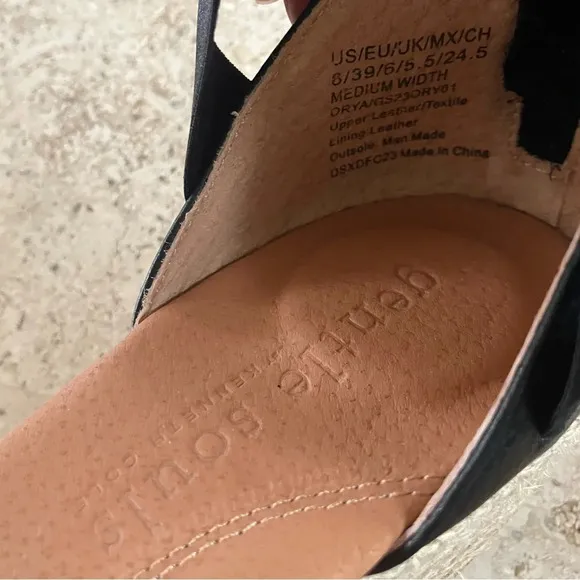 NWOB Gentle Souls by Kenneth Cole Orya Espadrille Wedge Sandal Black Leather 8