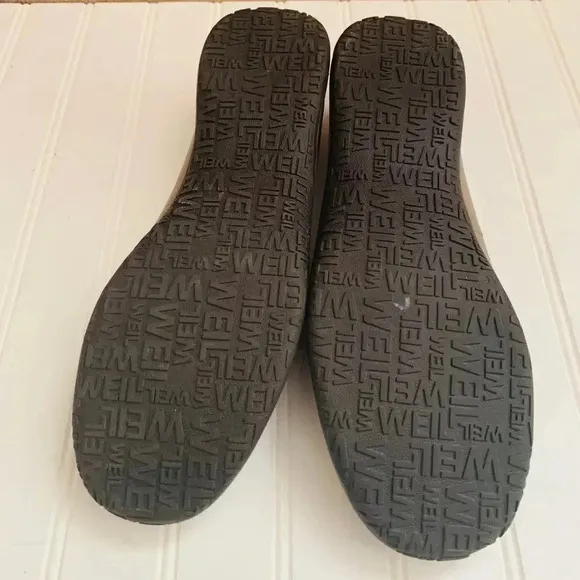 NWOT Andrew Weil with Orthaheel Technology Shoes