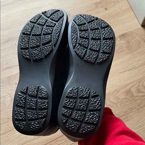 NWOT Black work shoes size 10