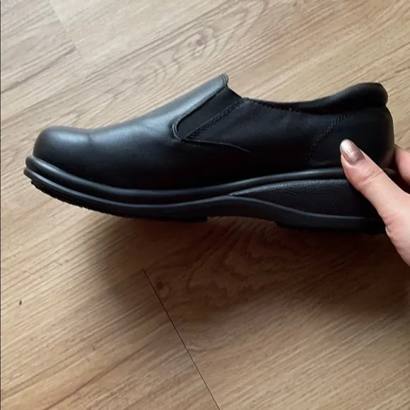 NWOT Black work shoes size 10