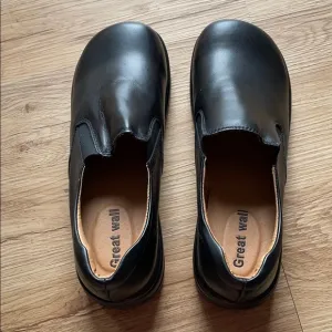 NWOT Black work shoes size 10