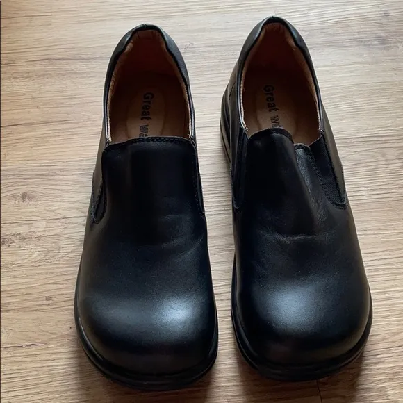 NWOT Black work shoes size 10