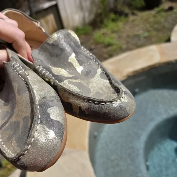 Nwot Hush Puppies Women's Cora Loafer Slip On Camo Metallic Suede Us11