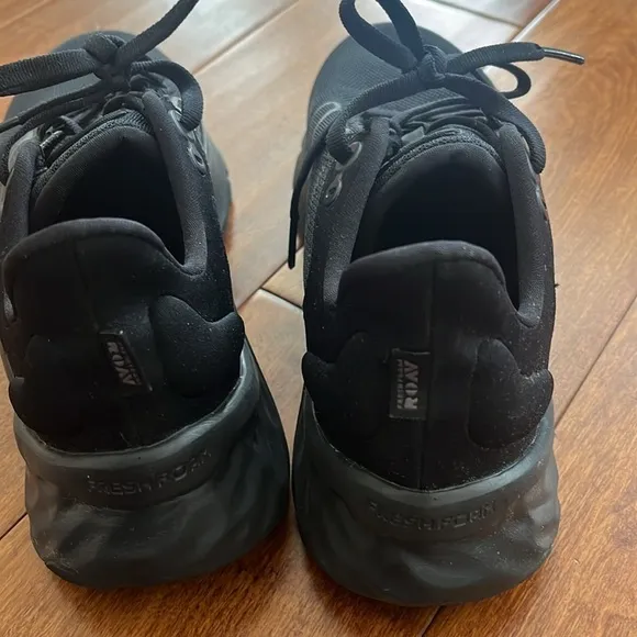 NWOT New Balance Fresh Foam Black Man Shoes Size 7