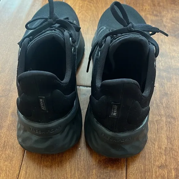 NWOT New Balance Fresh Foam Black Man Shoes Size 7