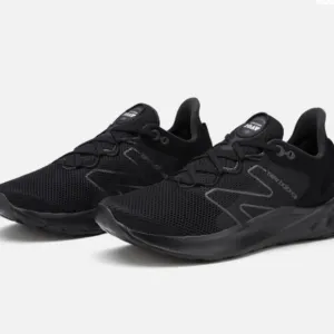 NWOT New Balance Fresh Foam Black Man Shoes Size 7