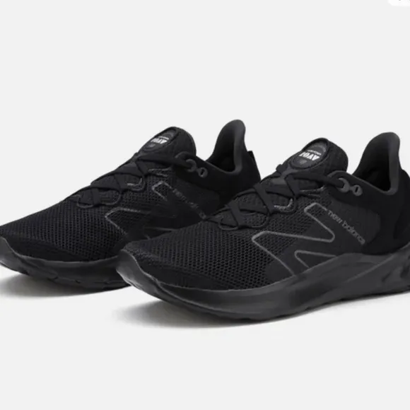 NWOT New Balance Fresh Foam Black Man Shoes Size 7