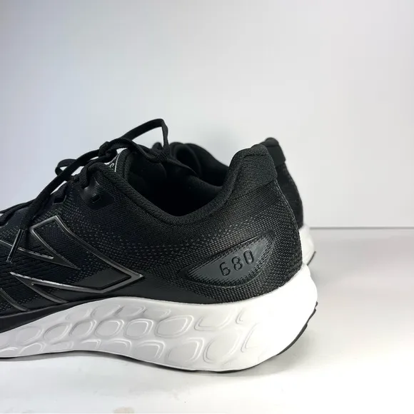 NWOT NEW BALANCE Men’s Fresh Foam 680v8 Running Shoes Size 11D Standard Width