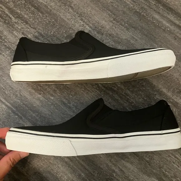 NWOT Skechers Bobs women’s slip on shoes