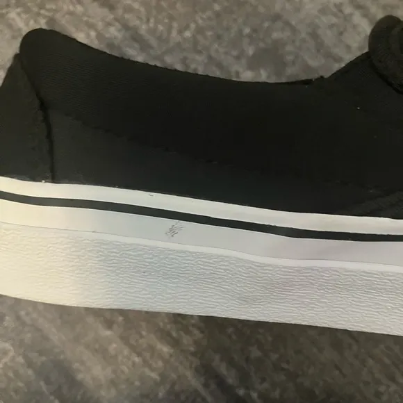 NWOT Skechers Bobs women’s slip on shoes