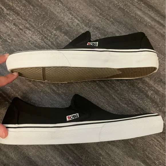 NWOT Skechers Bobs women’s slip on shoes