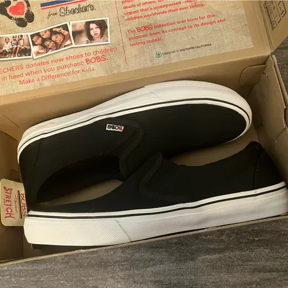 NWOT Skechers Bobs women’s slip on shoes