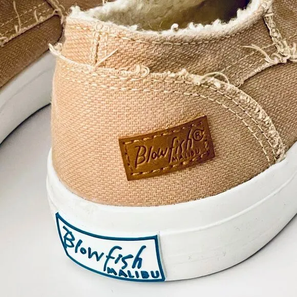 NWT Gorgeous Blowfish Malibu 8 Tan Sherpa Lined Memory foam Cushioned Sneakers