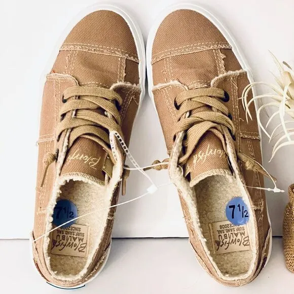 NWT Gorgeous Blowfish Malibu 8 Tan Sherpa Lined Memory foam Cushioned Sneakers