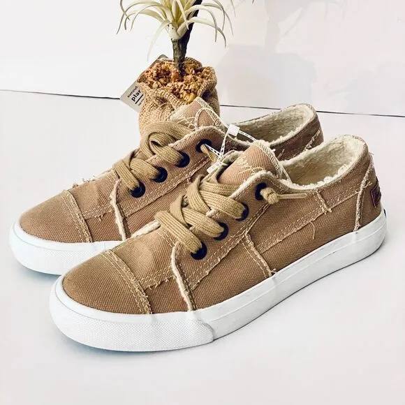 NWT Gorgeous Blowfish Malibu 8 Tan Sherpa Lined Memory foam Cushioned Sneakers