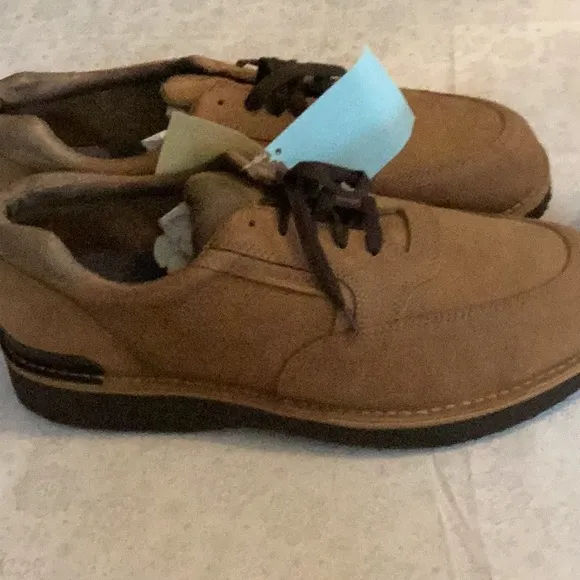 NWT men’s Walkabout shoes