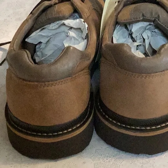 NWT men’s Walkabout shoes