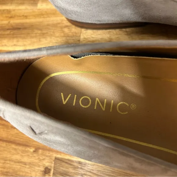 NWT Vionic Willa Slip On Flat Color Dark Taupe Suede Size 7