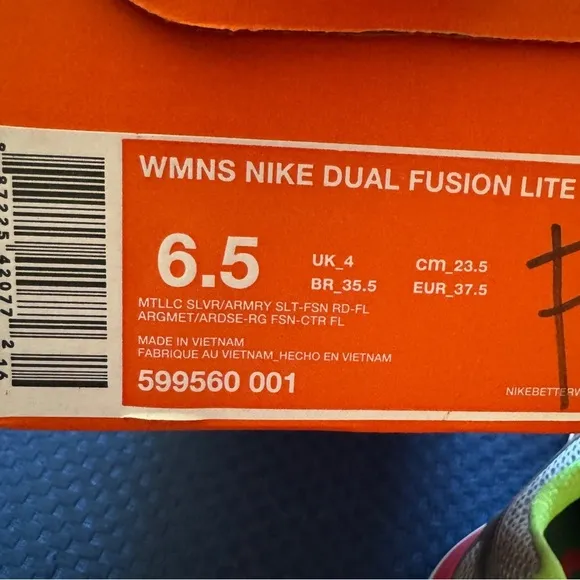NWT Women NIKE DUAL FUSION LITE Size 6.5
