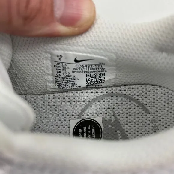 NWT Nike CD5432-121 White Grey Lace-Up Sneakers Size 8