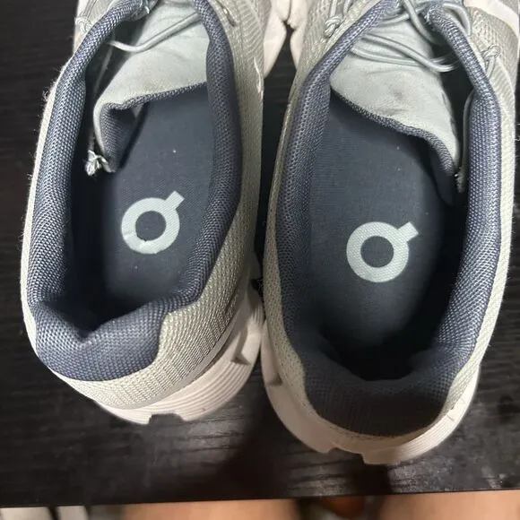 On Cloud 5 Womens Size 9 Green Running Shoes Sneakers