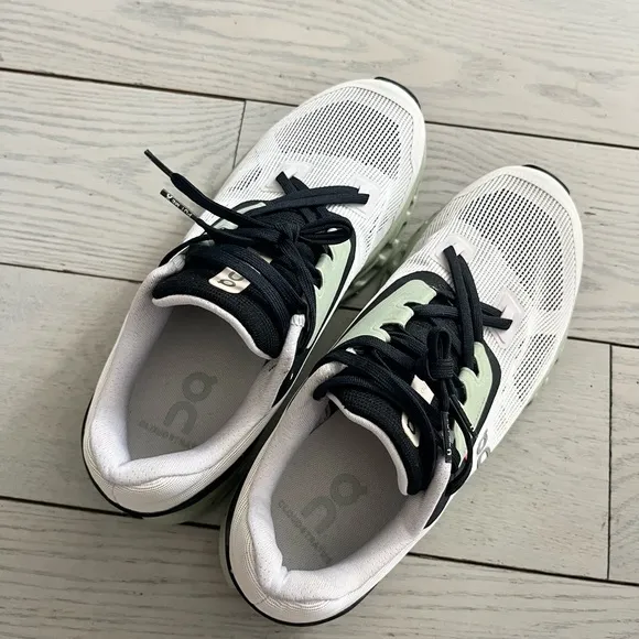 On Cloud Cloudstratus Running Sneakers