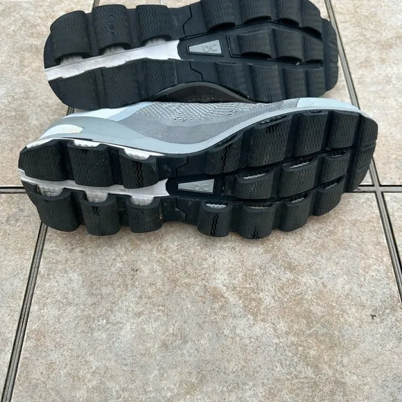 On Cloud  Men's Running Shoes
