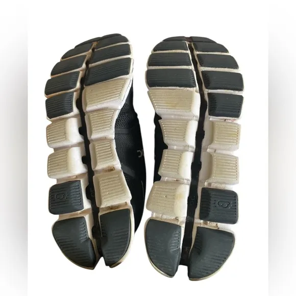 ON CLOUD SWISS ENGINEERED CLOUD WOMENS SNEAKERS, BLACK /WHITE, SIZE US 5