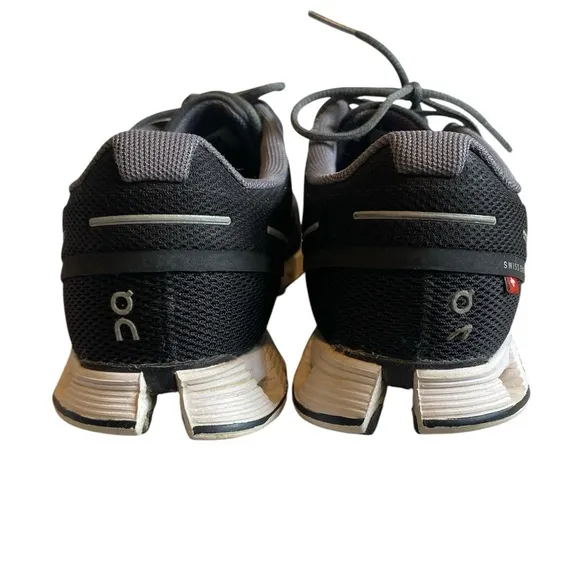 ON CLOUD SWISS ENGINEERED CLOUD WOMENS SNEAKERS, BLACK /WHITE, SIZE US 5
