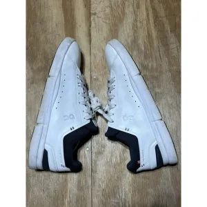 On Cloud THE ROGER Advantage Men 11 Running Shoes White Lace Low Cut