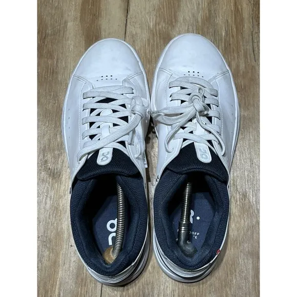 On Cloud THE ROGER Advantage Men 11 Running Shoes White Lace Low Cut
