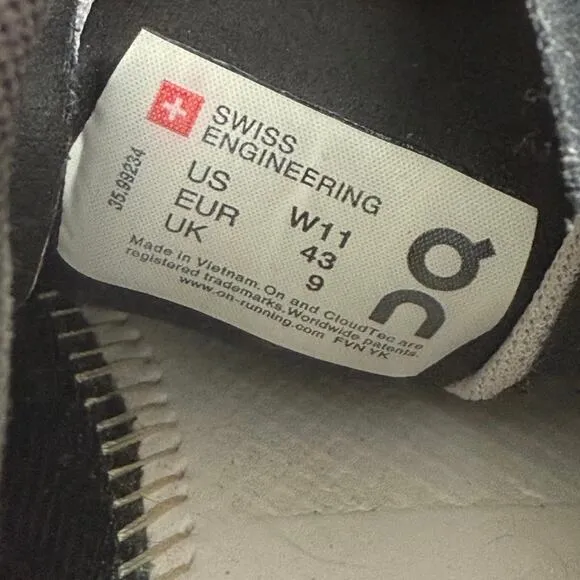 On Cloud Women Running Shoes - SZ 11
