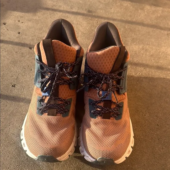 ON Cloud Women's Hi Edge  Running Sneakers Size 7.5