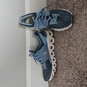 On Cloudswift ladies blue running shoes-8