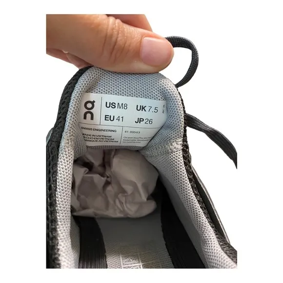 On Cloudswift size 8 mens NWOB‎