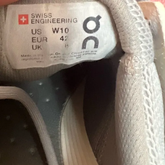ON CLOUDSWIFT Women Athletic Running Walking Shoes Size 10 Glacier White