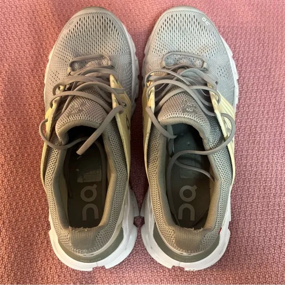 ON CLOUDSWIFT Women Athletic Running Walking Shoes Size 10 Glacier White