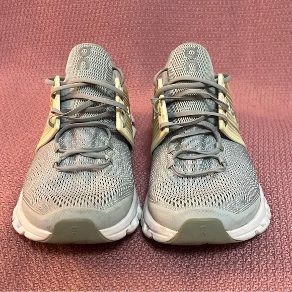 ON CLOUDSWIFT Women Athletic Running Walking Shoes Size 10 Glacier White