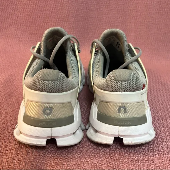 ON CLOUDSWIFT Women Athletic Running Walking Shoes Size 10 Glacier White