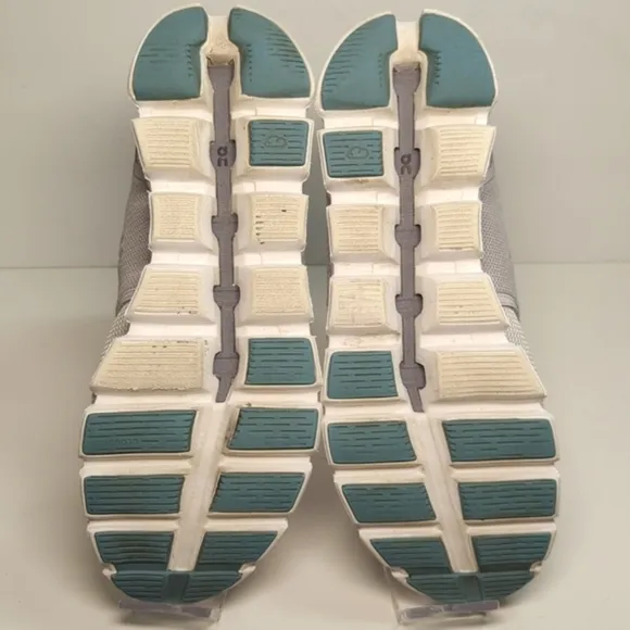 On Running cloud running 5 push sneaker. Women's size 9 EU 40.5