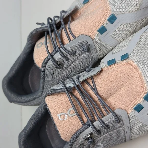On Running cloud running 5 push sneaker. Women's size 9 EU 40.5