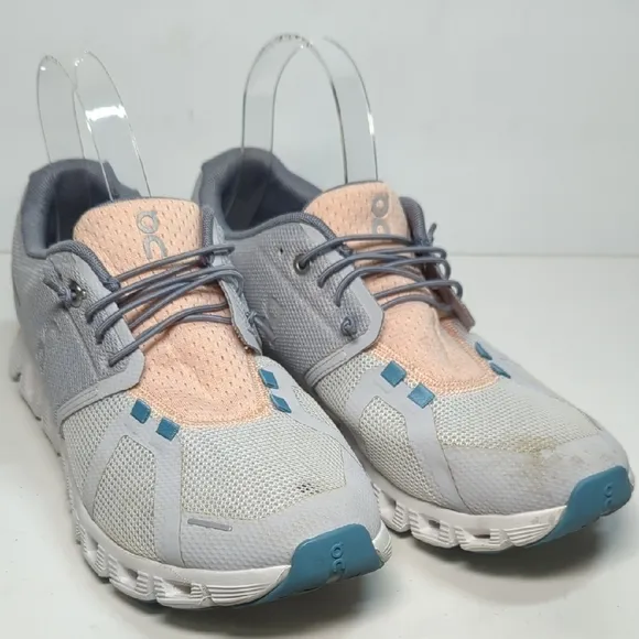 On Running cloud running 5 push sneaker. Women's size 9 EU 40.5