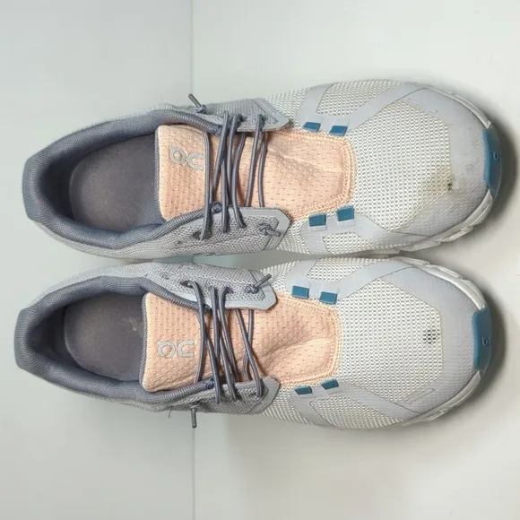 On Running cloud running 5 push sneaker. Women's size 9 EU 40.5